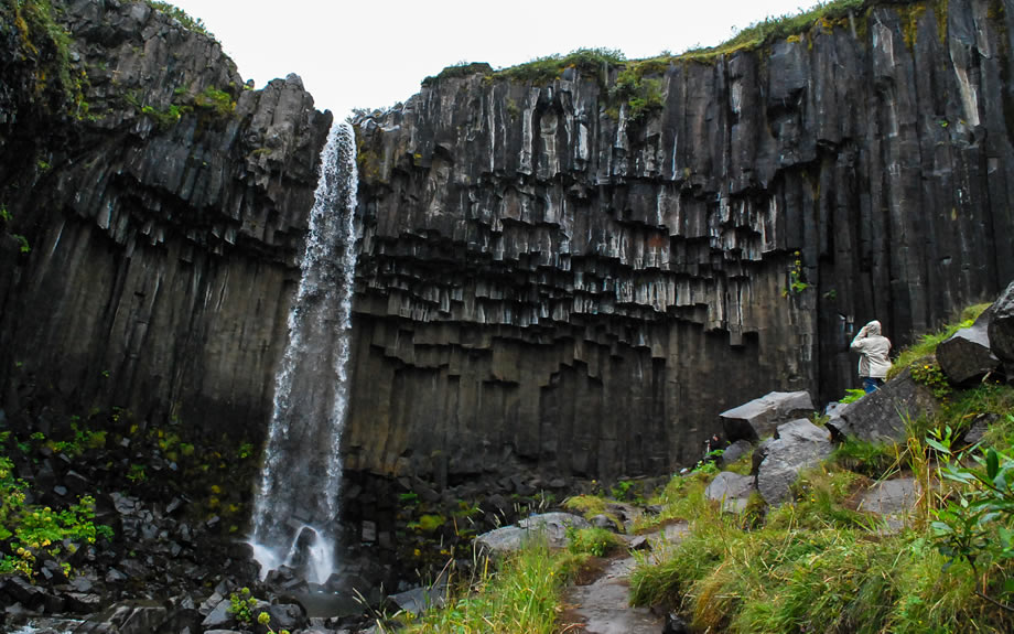 la cascata nera di Svartifoss