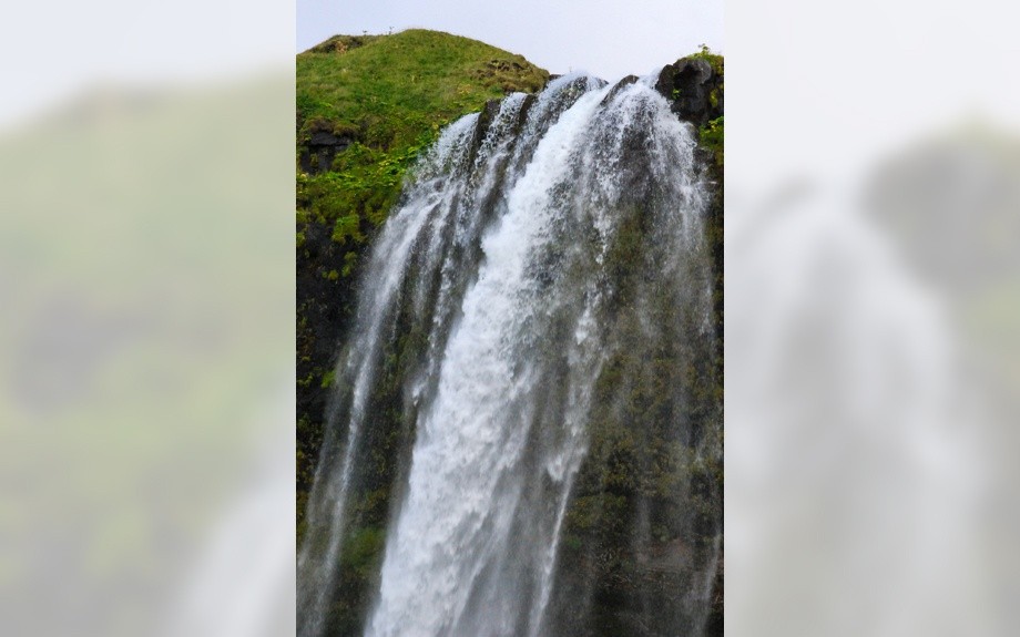 Cascata di Seljalandsfoss in Islanda