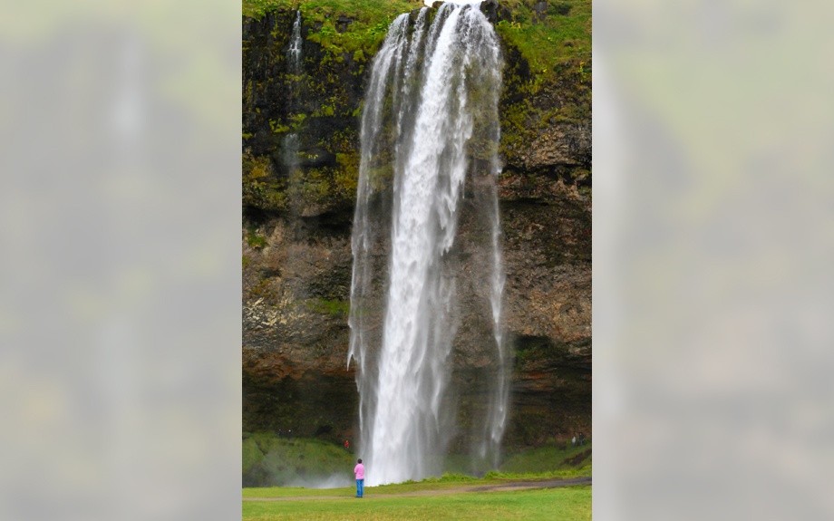 cascata di Seljalandsfoss in Islanda