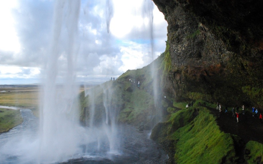 veduta della cascata di Seljalandsfoss