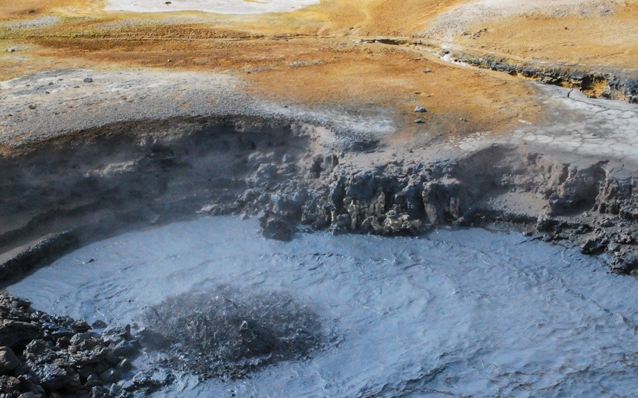 roccia fusa in ebollizione