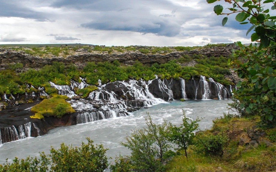 veduta della cascata Hraunfossar